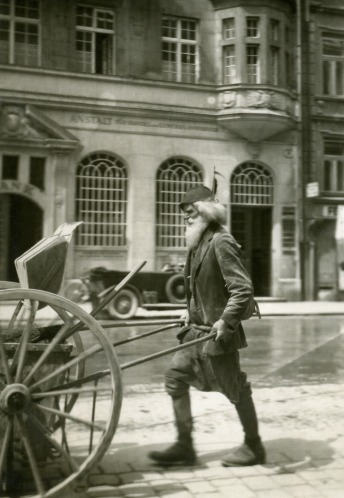 Innsbruck 1926, Straßenkehrer in der Maria-Theresien-Straße