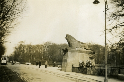 Bochum 1932, Löwendenkmal
