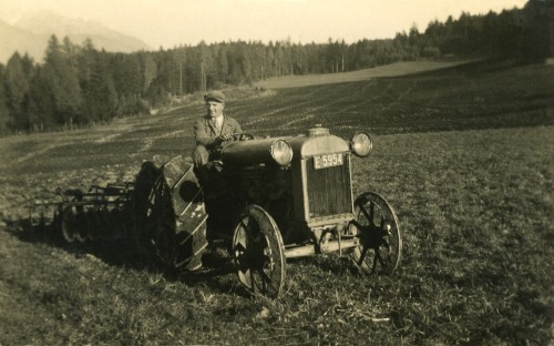 Reutte 1920er, Traktor (mit Eisenrädern)